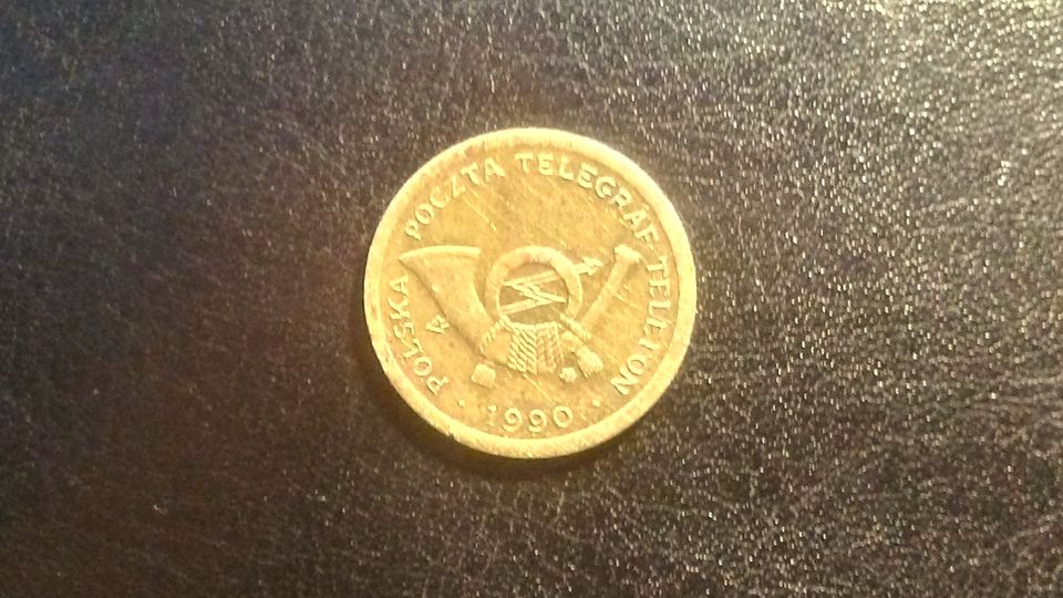 A single gold-coloured token on a dark surface